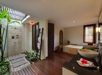 Villa Kalimaya Satu I, Guest Bathroom